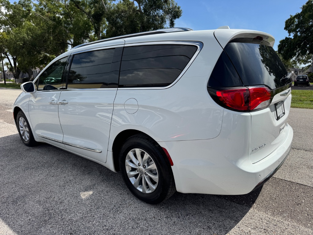2019 Chrysler Pacifica - $10,998