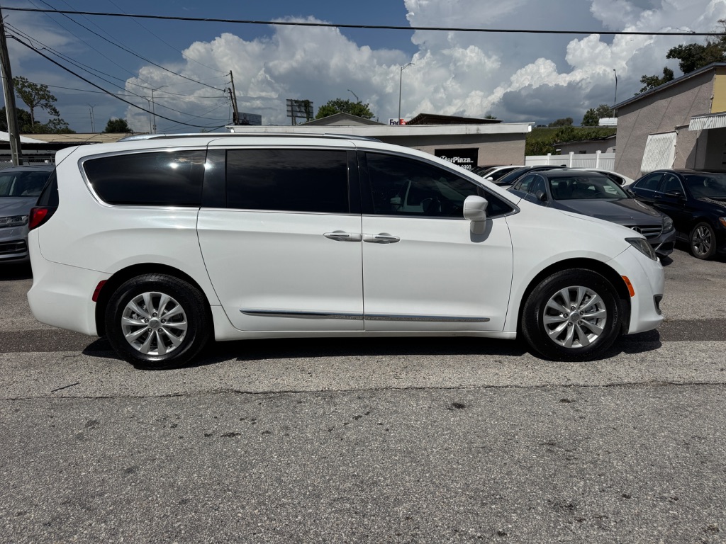 2019 Chrysler Pacifica - $10,998