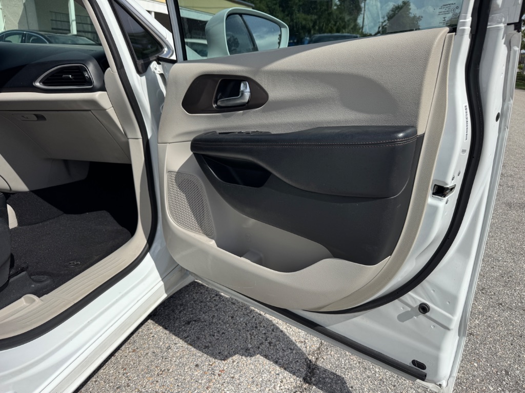 2019 Chrysler Pacifica - $10,998