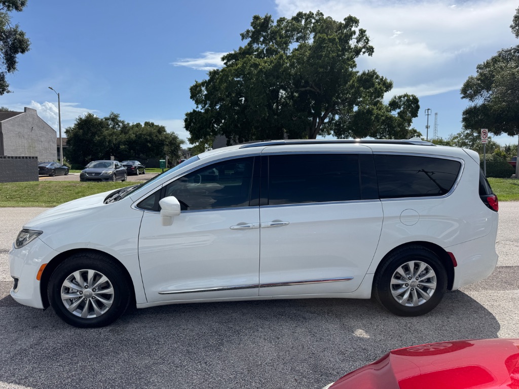 2019 Chrysler Pacifica - $10,998