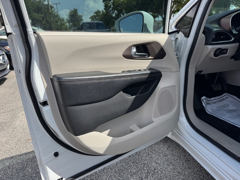 2019 Chrysler Pacifica - $10,998