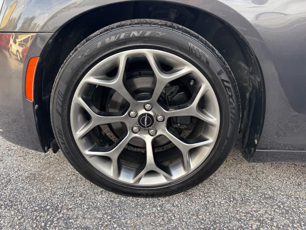 2018 Chrysler 300 - $16,998