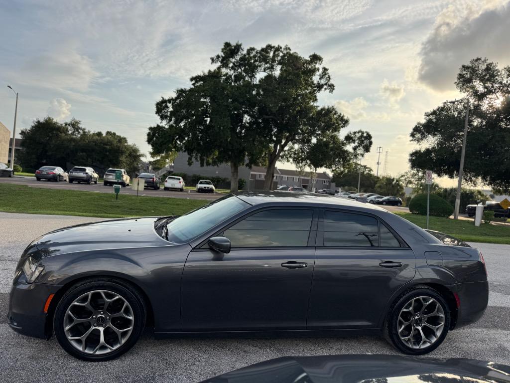 2018 Chrysler 300 - $16,998