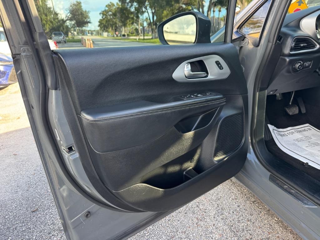2020 Chrysler Pacifica - $13,998