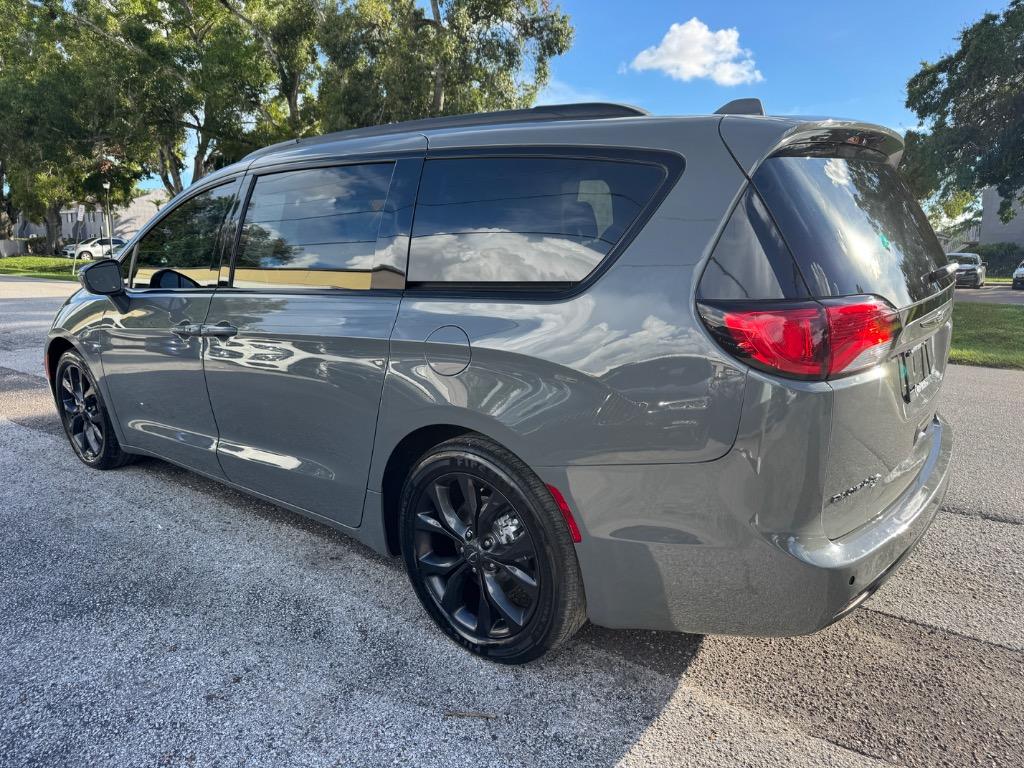 2020 Chrysler Pacifica - $13,998