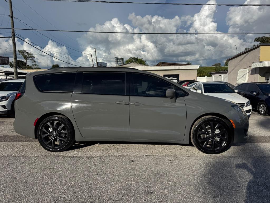 2020 Chrysler Pacifica - $13,998