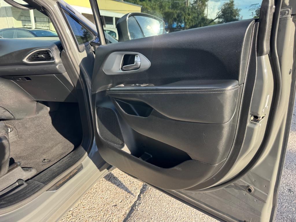2020 Chrysler Pacifica - $13,998