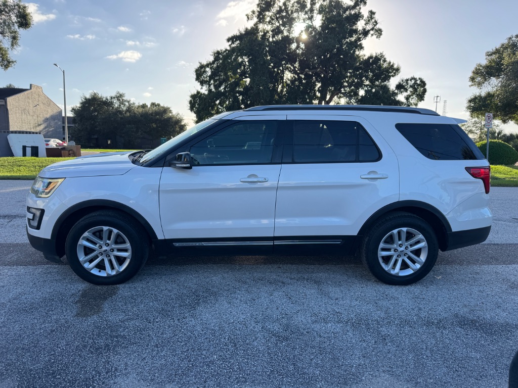 2017 Ford Explorer - $10,999