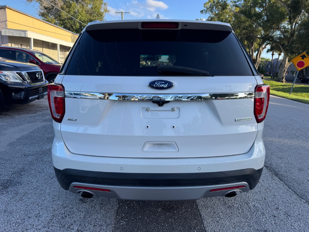 2017 Ford Explorer - $10,999