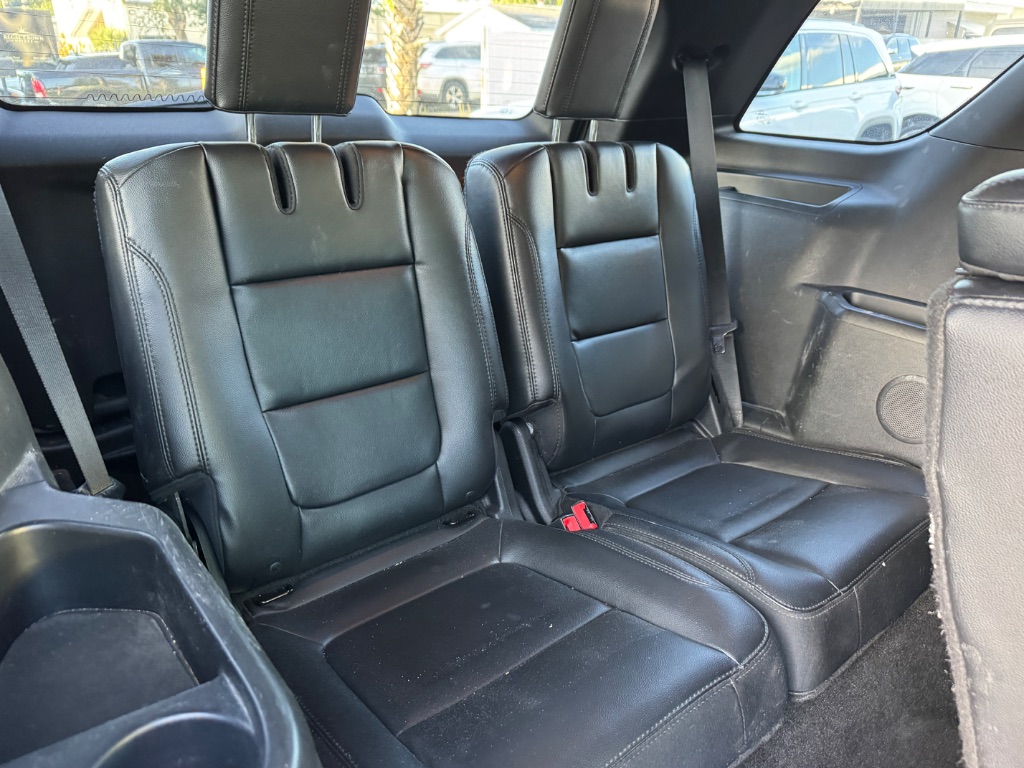 2017 Ford Explorer - $10,999