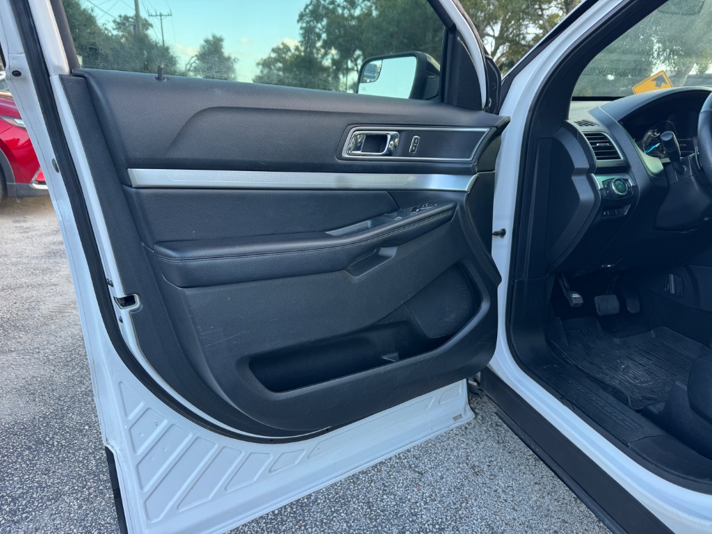 2017 Ford Explorer - $10,999