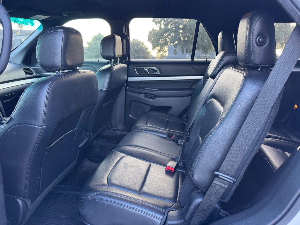 2017 Ford Explorer - $10,999