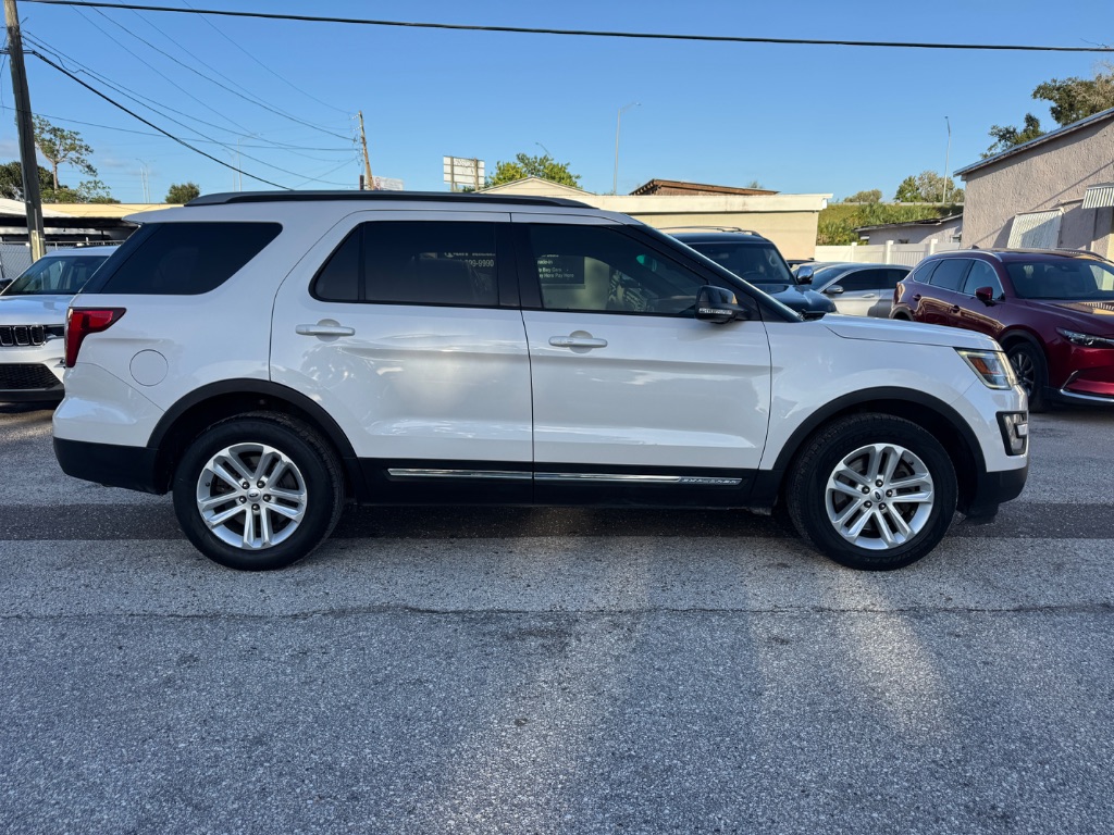 2017 Ford Explorer - $10,999
