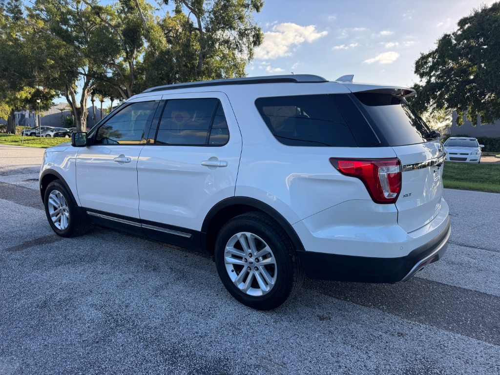 2017 Ford Explorer - $10,999