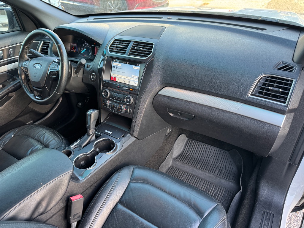 2017 Ford Explorer - $10,999