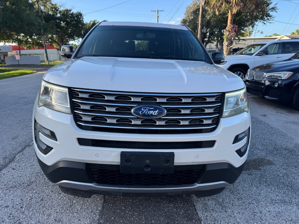 2017 Ford Explorer - $10,999