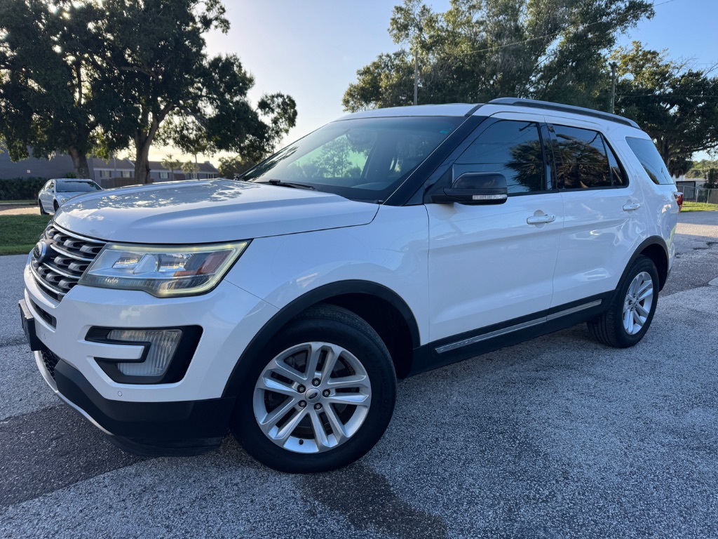 2017 Ford Explorer - $10,999