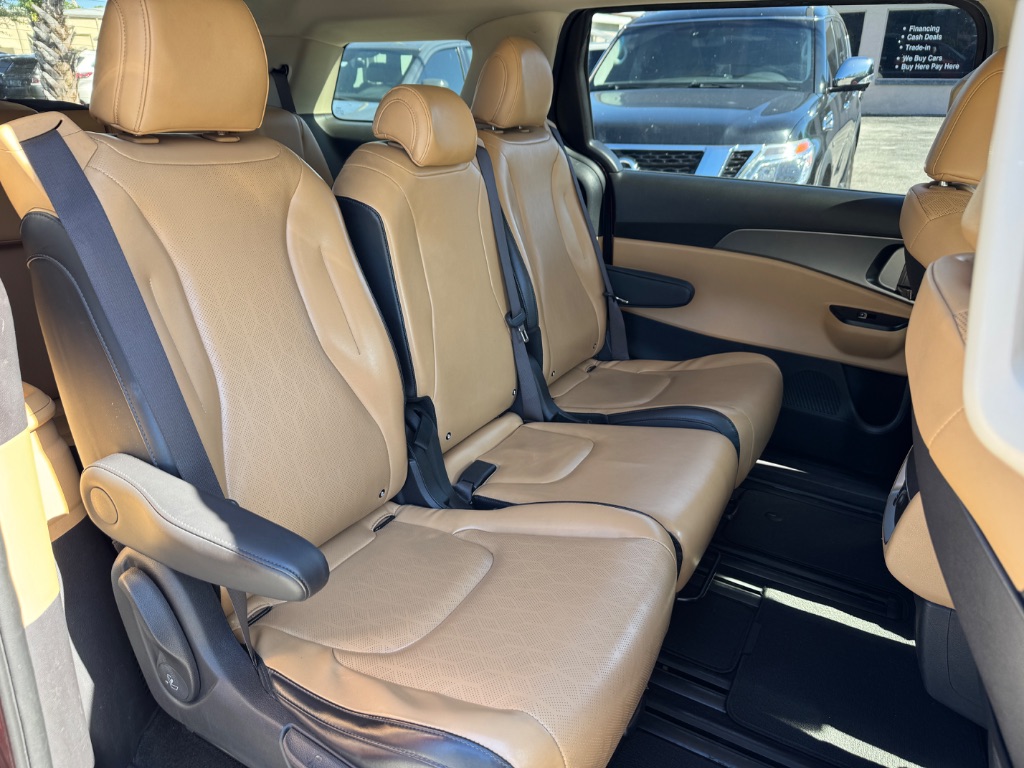 2023 Kia Carnival - $17,999