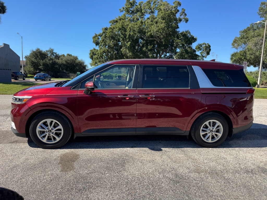 2023 Kia Carnival - $17,999