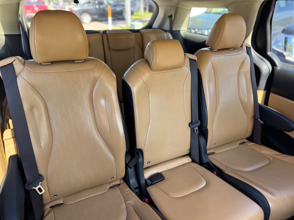 2023 Kia Carnival - $17,999