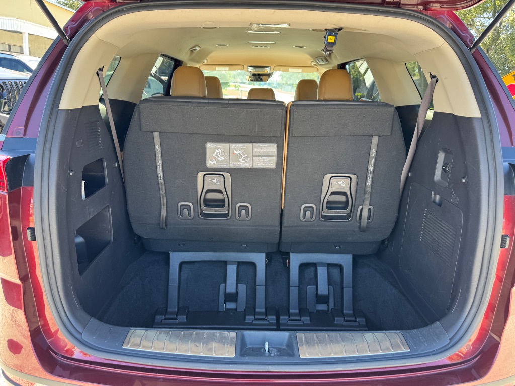2023 Kia Carnival - $17,999