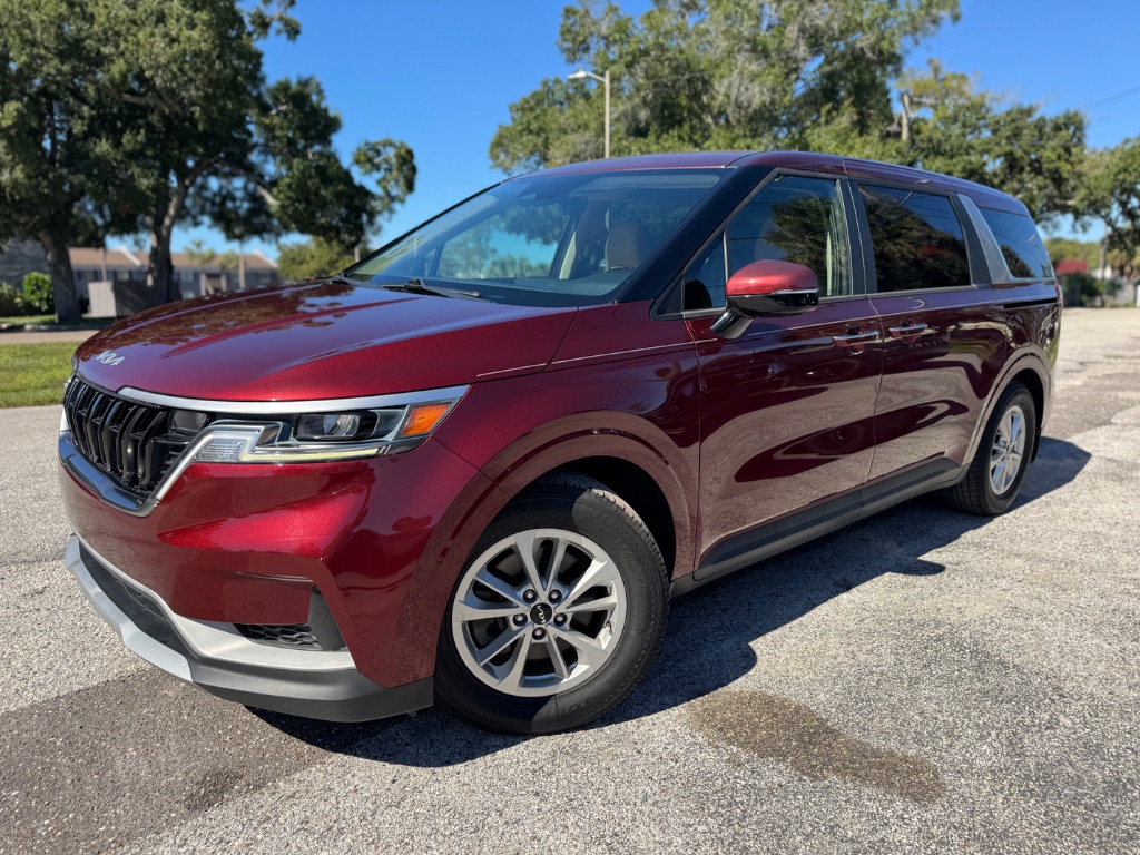 2023 Kia Carnival - $17,999