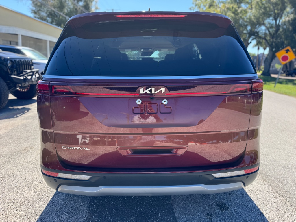 2023 Kia Carnival - $17,999