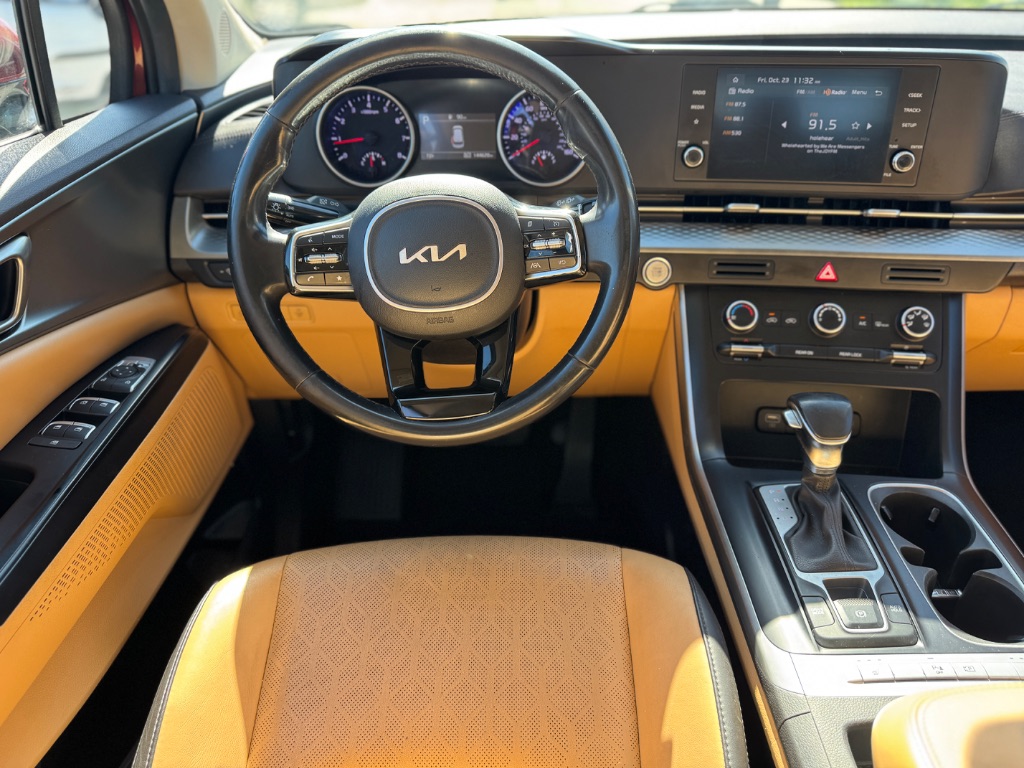 2023 Kia Carnival - $17,999
