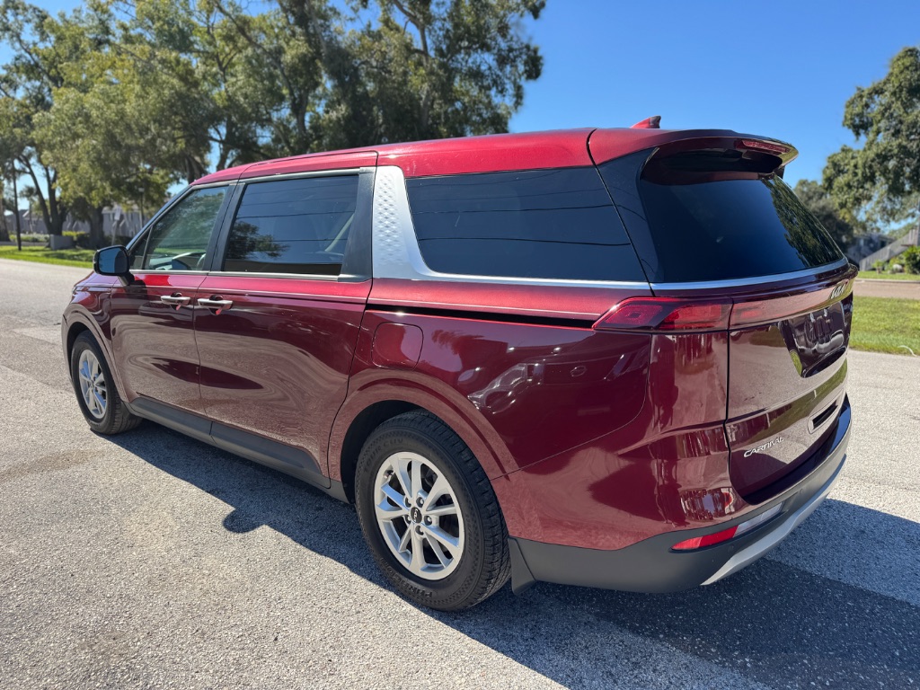 2023 Kia Carnival - $17,999