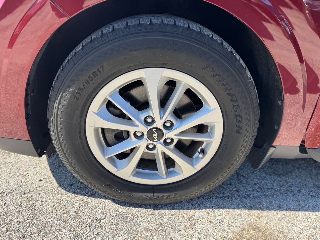 2023 Kia Carnival - $17,999