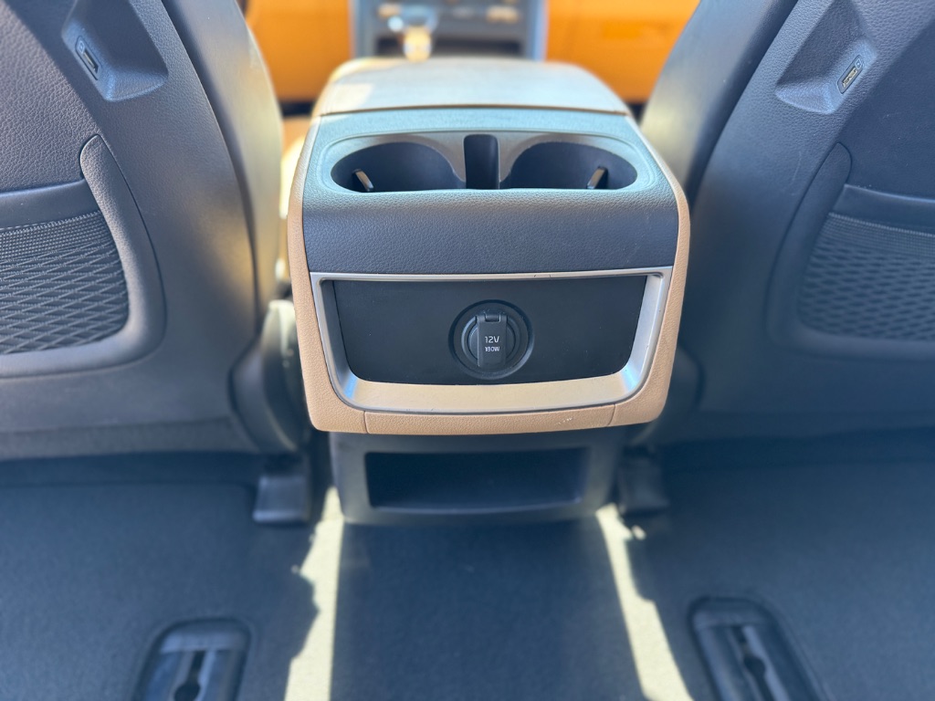 2023 Kia Carnival - $17,999