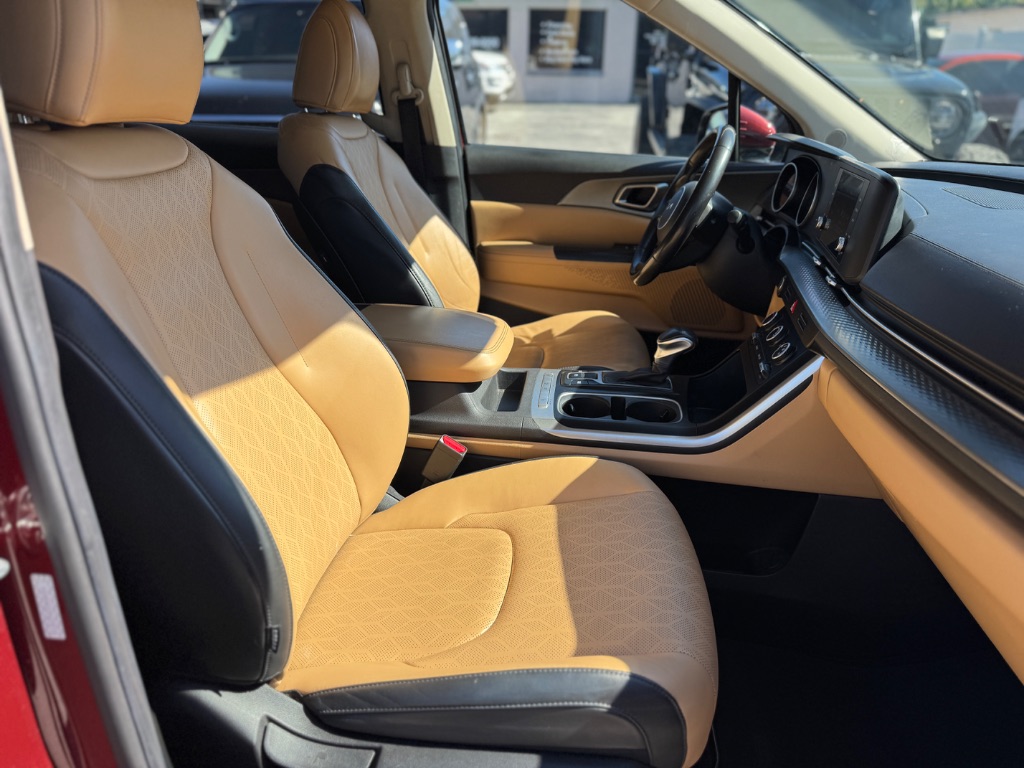 2023 Kia Carnival - $17,999