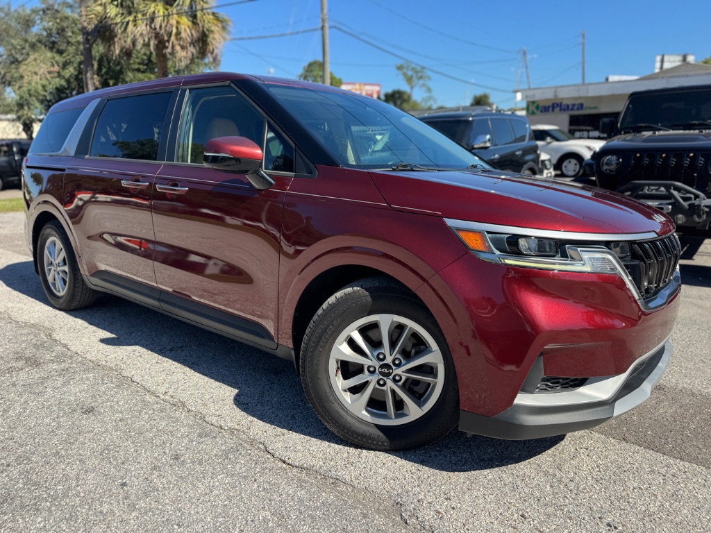 2023 Kia Carnival - $17,999