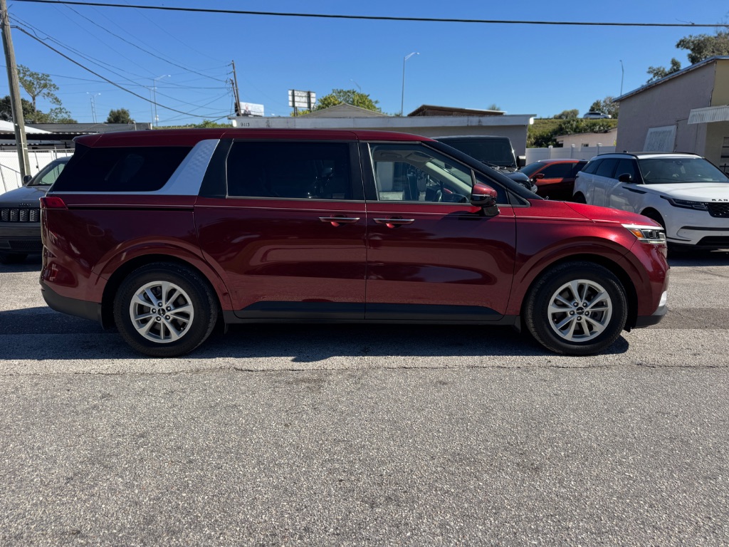 2023 Kia Carnival - $17,999