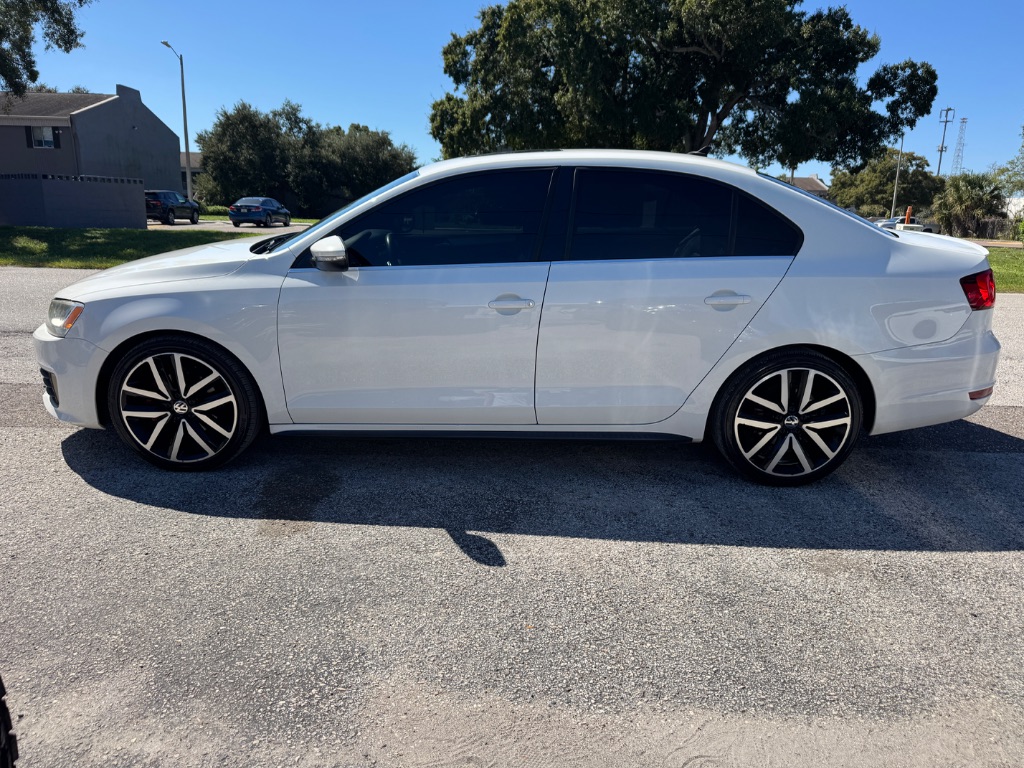 2013 Volkswagen Jetta - $9,999