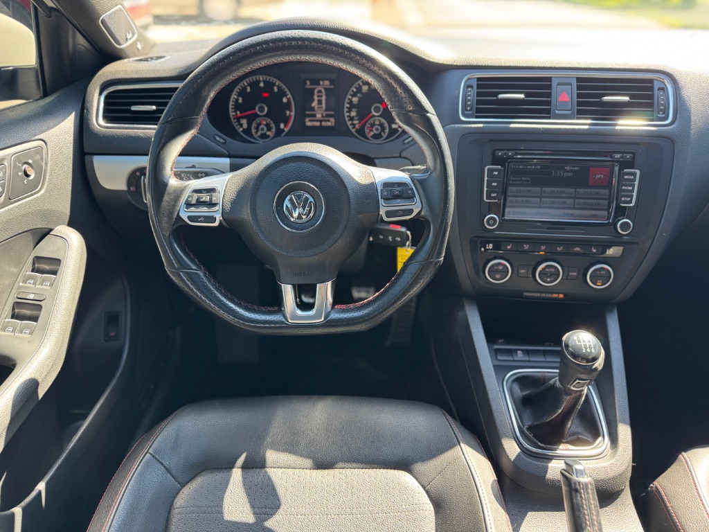 2013 Volkswagen Jetta - $9,999