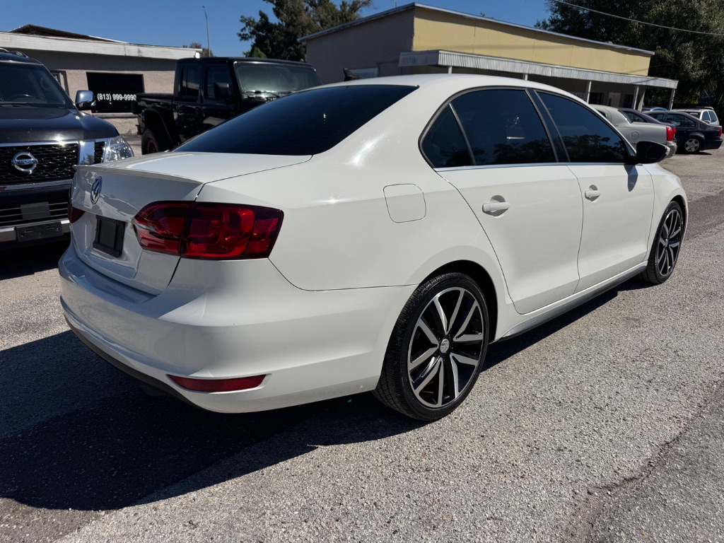 2013 Volkswagen Jetta - $9,999