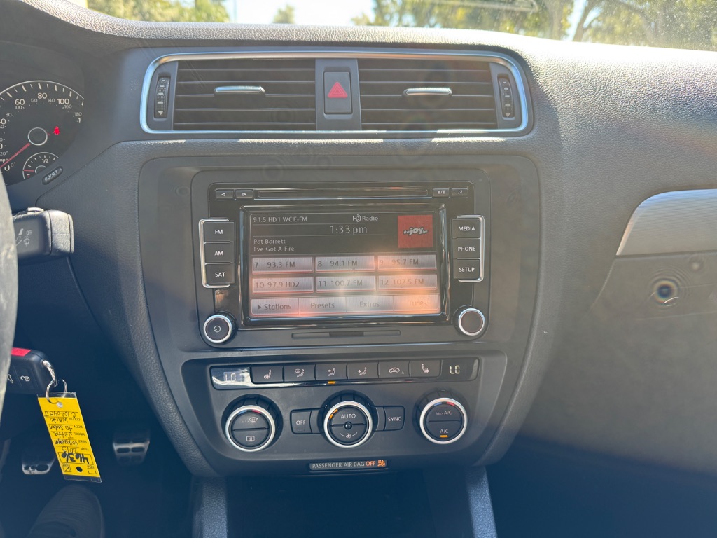 2013 Volkswagen Jetta - $9,999