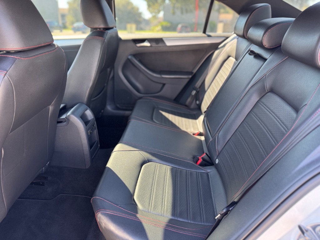 2013 Volkswagen Jetta - $9,999