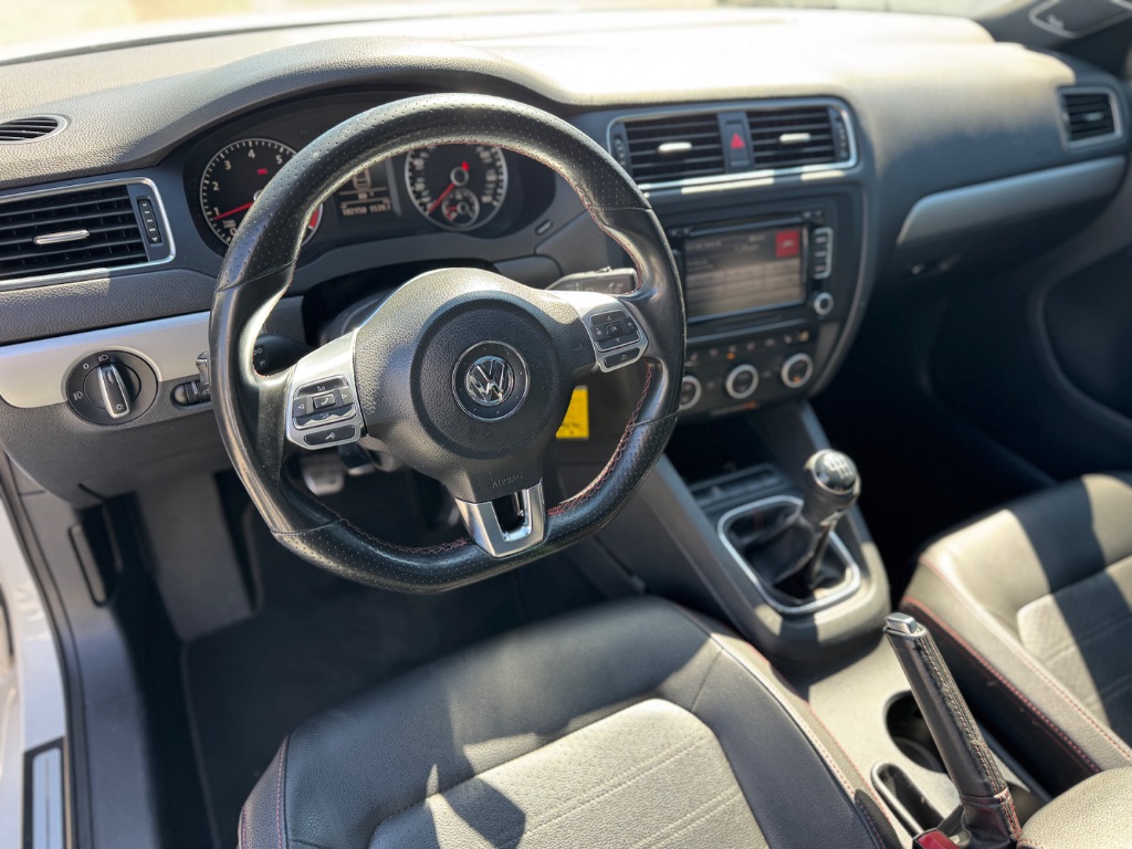 2013 Volkswagen Jetta - $9,999