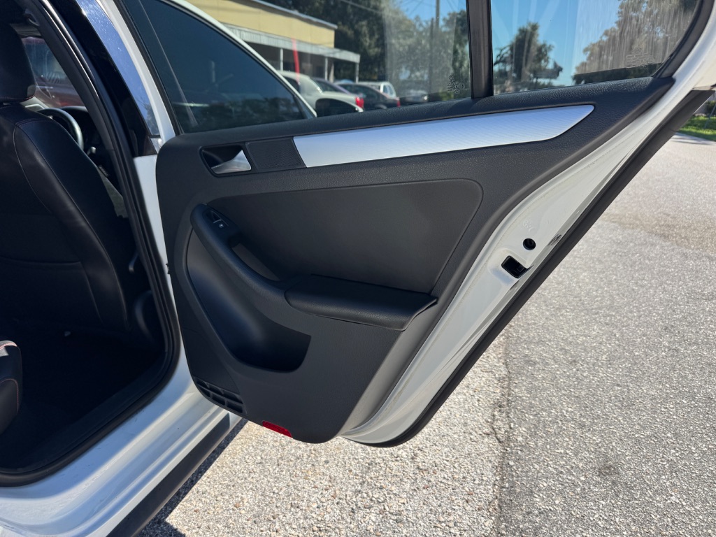 2013 Volkswagen Jetta - $9,999
