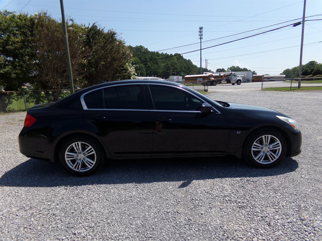 2015 INFINITI Q40