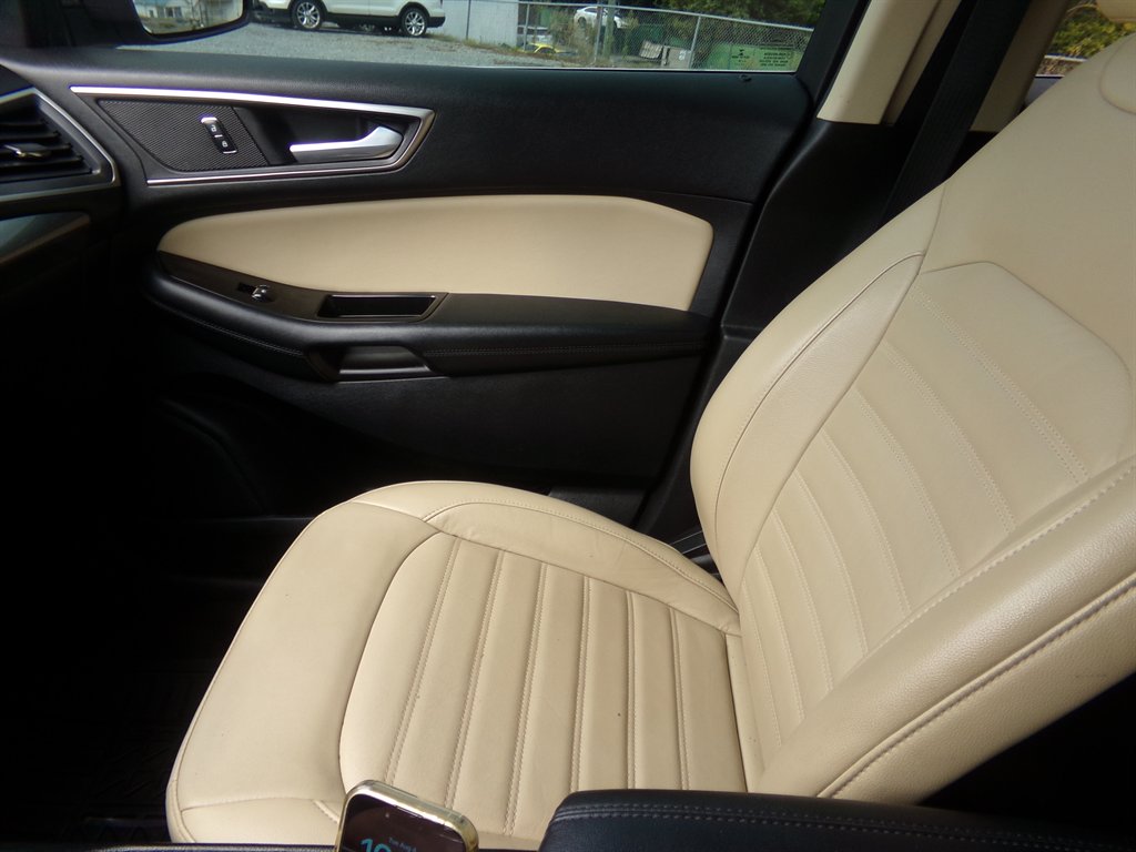 2016 Ford Edge
