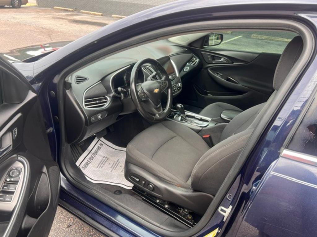 2017 Chevrolet Malibu - $8,800