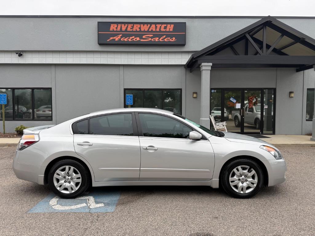 2009 Nissan Altima - $9,999
