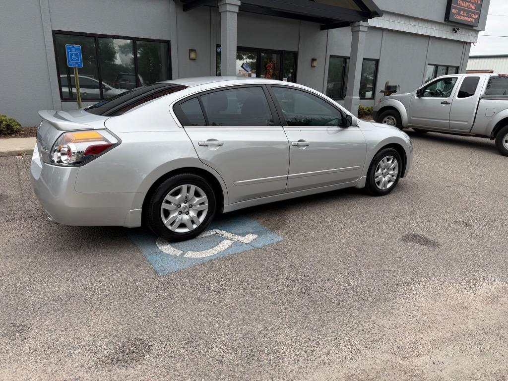 2009 Nissan Altima - $9,999
