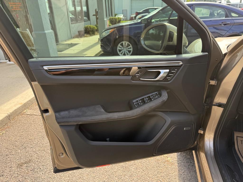 2017 Porsche Macan - $30,999