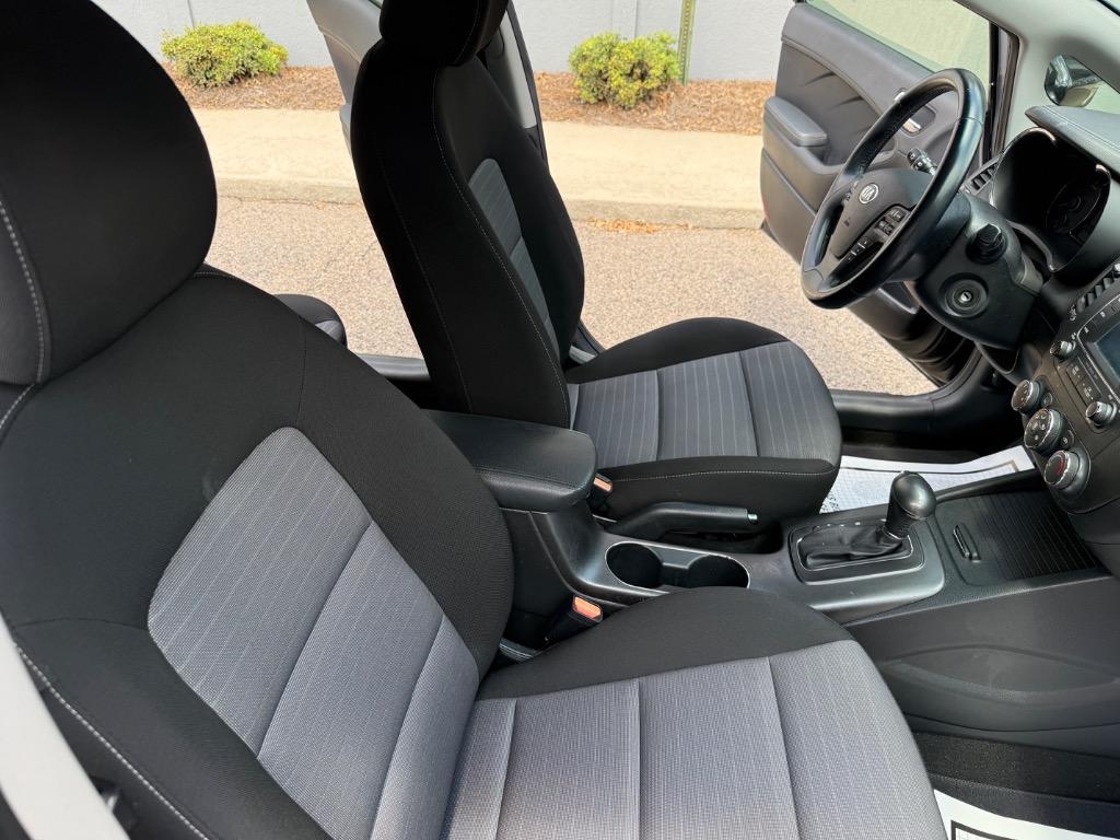 2016 Kia Forte - $11,999