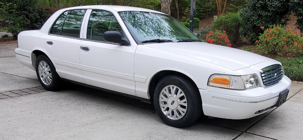 2004 Ford Crown Victoria LX photo