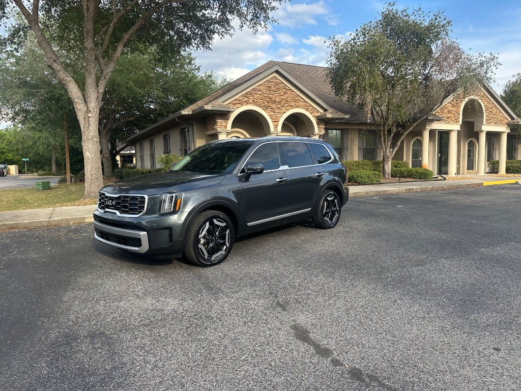 2023 Kia Telluride S photo
